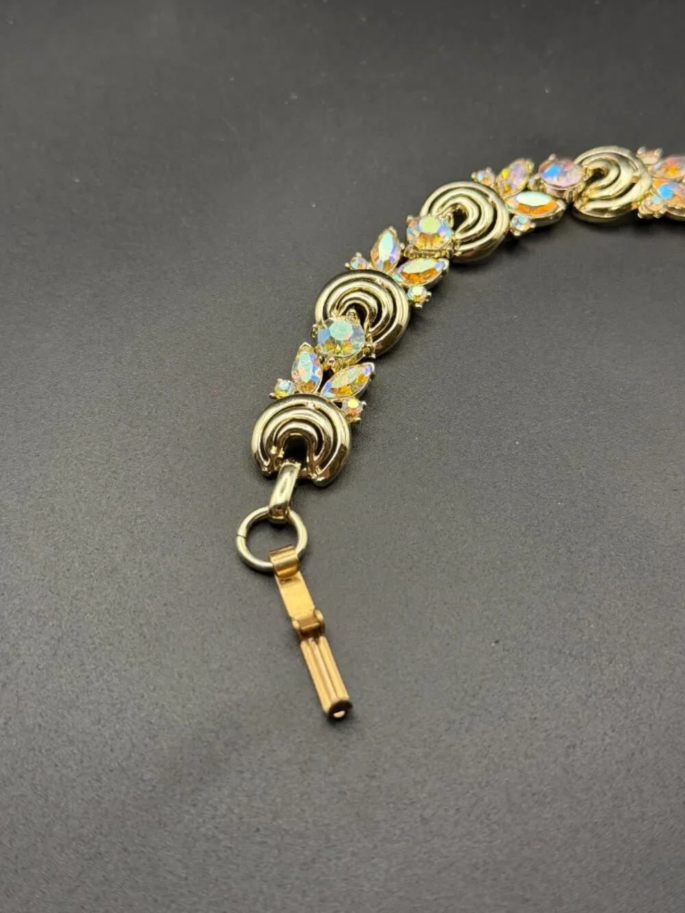 Vintage Gold Tone Aurora Borealis Rhinestone Necklace, Earrings & Bracelet Parue